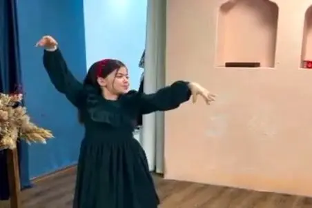 آواز محلی؛ رقص اصیل و ترکی دختر با اصالت و زیبای آذری با لباس پرنسسی که دل همرو میبره