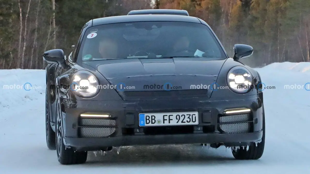 porsche-911-safari-facelift-spy-photos