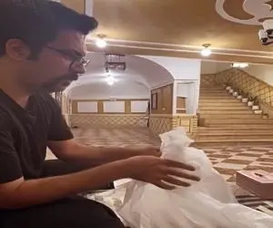 آواز اصیل؛ مرد تو رستوران با سفره یکبار مصرف دف زد دیدنی امکانات ۰ استعداد ۱۰۰