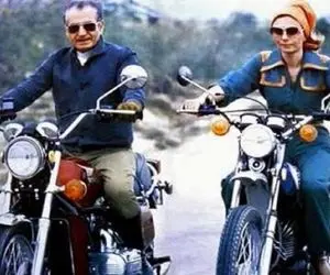 سفر به ایام قدیم سال 1336؛ ناشیگری محمدرضا پهلوی در موتور سواری و ترس فرح