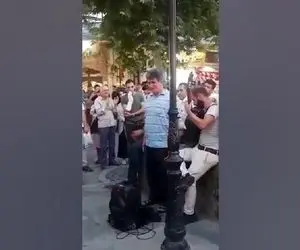 آواز خیابانی؛ رهگذری که داشت رد میشد اما یهو زد زیر آواز و به زیبایی از ابی خوند