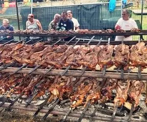 باربیکوی خیابانی ؛ دنده کباب هیجان انگیزی که رو هیزم طبخ میشه و هوش از سر میبره!