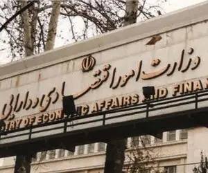 وزیر اقتصاد: زیان بانک آینده برای سهامداران اصلی/ سپرده‌ها امن هستند