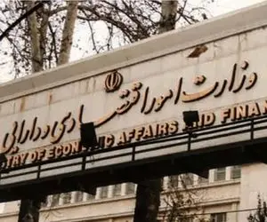 وزیر اقتصاد: زیان بانک آینده برای سهامداران اصلی/ سپرده‌ها امن هستند