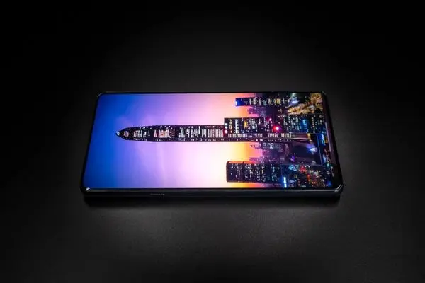  Motorola Moto Edge X30's rear design and color options revealed through official renders 