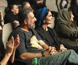 آواز هنرمندانه؛ اولین کنسرت دونفره محمد نادری و همسرش که دست زنش النازو بوسید