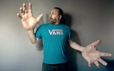 انسان شگفت انگیز؛ با گنده ترین دست که تو عمرت ندیدی آشنا شو حلقه ازدواجش یه پا النگو