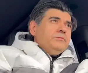 آواز احساسی؛ سالار عقیلی ماتم زده تو ماشین اشک هاش رو پاک میکنه و با غم میخونه