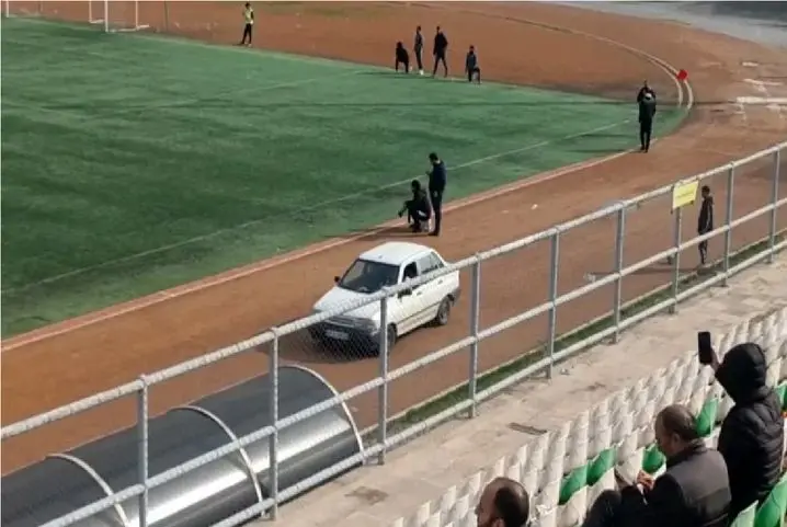 پراید به جای آمبولانس! /  رسوایی تازه فوتبال ایران