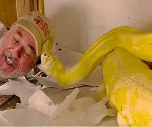 از جذابیت‌های حیات وحش؛ آقا کله خر رفت سراغ بچه پیتون غول پیکر اونم سرشو کرد تو دهنش