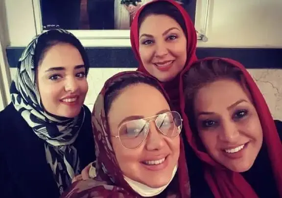 آواز قدیمی؛ آواز خوانی و گشت و گذار بهنوش بختیاری در جوانی با دیگر بازیگران