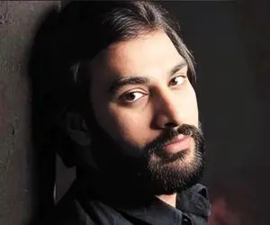 آواز احساسی؛ آهنگ عاشقانه ای که ناصر عبداللهی خوند و همه رو شگفت زده کرد بنازم