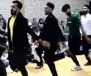 آواز شاد؛ رقص شیرازیا اصلا مثل خودشون تنبل نیست هماهنگ خوشگل رقصیدن کیف میکنی