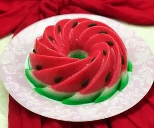 طرز تهیه ژله هندوانه ویژه شب یلدا؛ یه روش آسون برای جدا کردن ژله از قالب