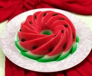 طرز تهیه ژله هندوانه ویژه شب یلدا؛ یه روش آسون برای جدا کردن ژله از قالب