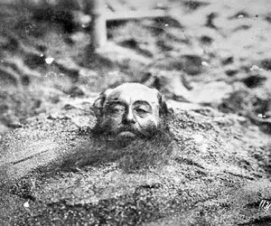 سوار ماشین زمان بشوید؛ رنج مجازات های عجیب به سبک قاجار