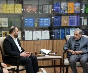 دیدار نماینده حزب‌الله با ولایتی در تهران؛ تأکید بر قدرت مقاومت و حفظ سلاح