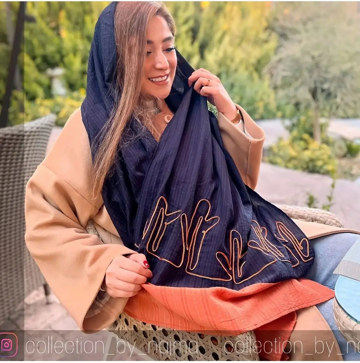 پالتوی شتری با شال سورمه ای