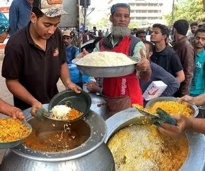 غذای خیابانی؛ آشپز پاکستانی نه چندان تمیز یه کوه پلو مرغ پخت حالا چرا میریزه تو مشما