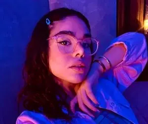 سارن saaren / ویدیو هنوز عکساش رو دیواره دلمم نمیاد که بردارمشون