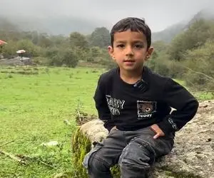 آواز شاد؛ پسرک نیم قلمی به نظر میرسه بچه محسن لرستانی بچه ننه رو با تموم قدرت خوند