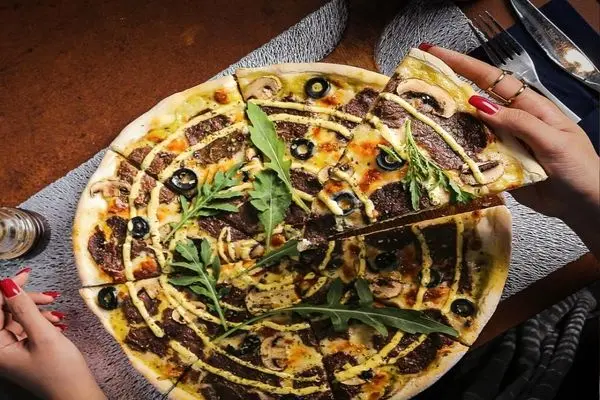 پیتزا سیر و استیک