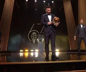 (عکس) توپ طلا سال 2023 به صاحب اصلی‌اش رسید!