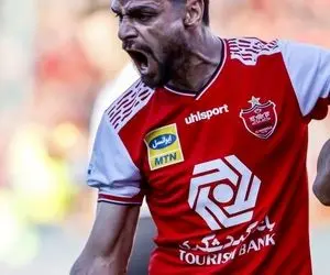 (عکس) کاپیتان پرسپولیس در لیگ بیست و دوم!