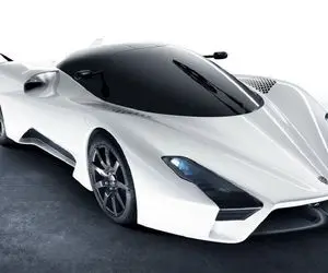 زنی که با خریدن ماشین برای شوهرش سوپرایزش میکنه | ویدیو