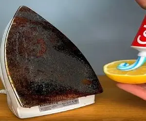 ترفند تمیزی؛ صیقلی کردن اتوی عین شب سیاه و سوخته در 1 دقیقه