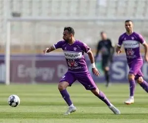 ستاره هوادار به بازی با استقلال رسید