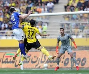 کارشناسی داوری دیدار سپاهان - استقلال؛ حسینی باید اخراج می شد؟