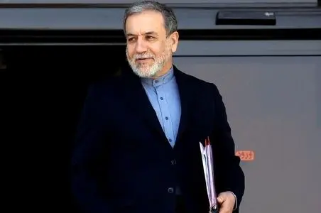 سفر به قدیم الایام سال 1361؛ مدل مو و ریش رو مد اون زمان عباس عراقچی در سن 20 سالگی