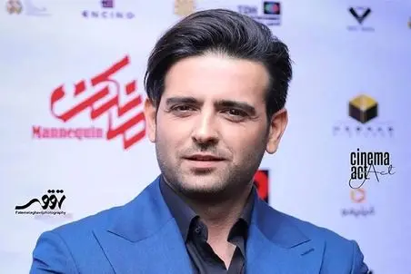 آواز اصیل؛ امیر حسین آرمان برای نامزدش تو رستوران دست به گیتار شد