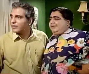 سکانس خندان؛ تو پاورچین بامشاد داره ساختمون میسازه و میگه تیرچه ملوکها نیوفته