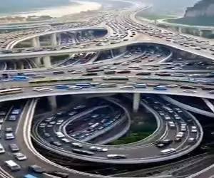 معماری خلاقانه؛ پل ساختن عین روده های آدمیزاد جوری پیچی و هزارتوئه که سرت گیج میره