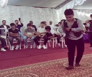 آواز ترکی؛ پسره با دنس آذریش کاری کرد پیر، جوون و بچه ها تو مجلس دست به سینه نگاش کنن
