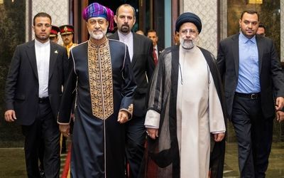 (عکس) دست‌ دادن سلطان عمان با این خانم در تهران خبرساز شد