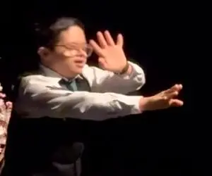 آواز شاد؛ سهراب پاکزاد آهنگ دختر ایرونی رو میخونه پسر سندروم داون چه رقصی باهاش