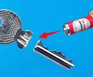 ویدیوهای خلاقه؛ یاد بگیرید با یک باطری 1.5 ولتی کلید شکسته قفل رو تعمیر کنید