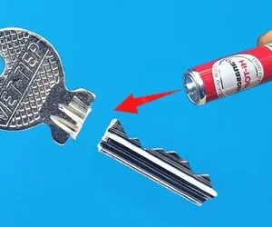 ویدیوهای خلاقه؛ یاد بگیرید با یک باطری 1.5 ولتی کلید شکسته قفل رو تعمیر کنید