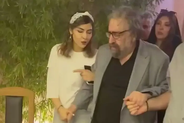 جشن تولد ۸۵ سالگی مسعود کیمیایی باحضور پسرش «پولاد کیمیایی» و صدف اسپهبدی