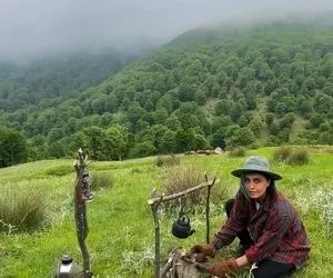 الناز شاکر دوست راه فرشته حسینی و نوید محمدزاده را می‌رود؟