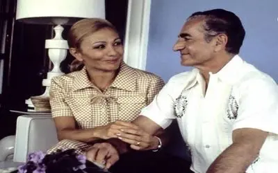 سفر به این قدیم سال ۱۳۴۹؛ پیک نیک محمدرضا پهلوی با فرح و بچه‌هاش وسط حیاط کاخ نیاوران