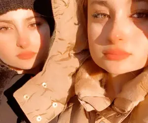 عکس لو رفته سارا و نیکا با چادر جنجالی شد!