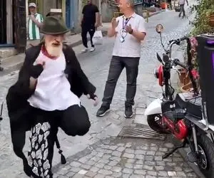 آواز شاد؛ رقص مخلوط تکنو، عربی، ترکی و ایرانی پیرمرد سن نوح ناامیدم کرد از خودم