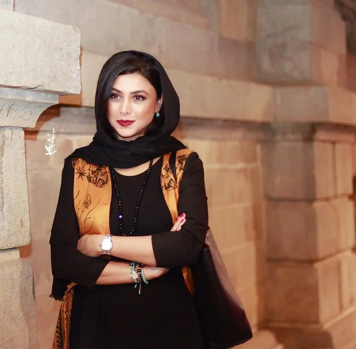 جسور پوش مثل آزاده صمدی 