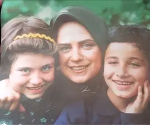 تغییر بازیگران؛ رشید شدن مهران ضیغمی پسر بچه سریال تولدی دیگر سال ۱۳۷۷ در کنار همسرش