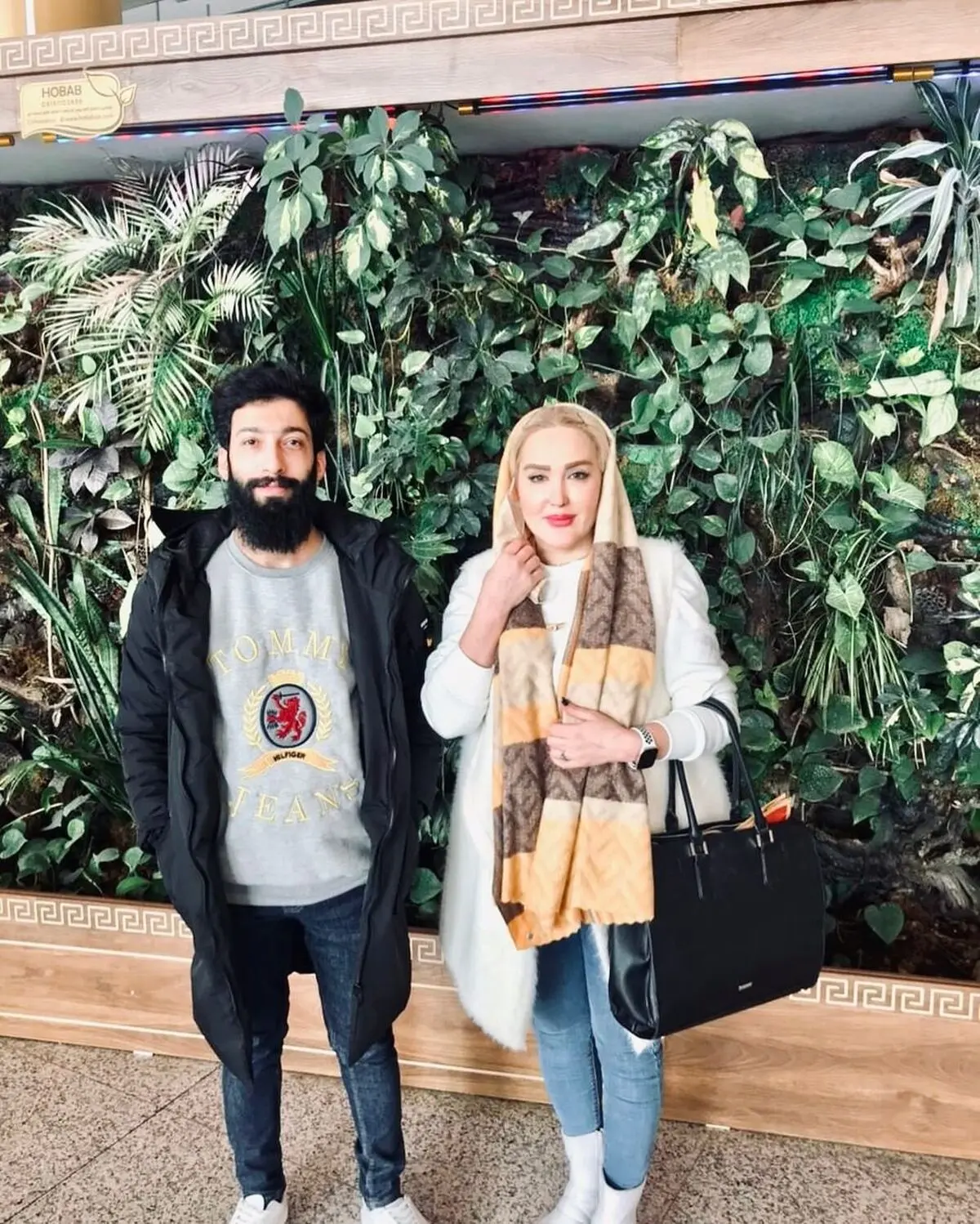 zohrefakour_1642496016