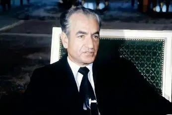 سفر به ایام قدیم سال 1354؛ پادشاه عربستان اومد تهران با محمدرضا پهلوی نشستن رو کاناپه